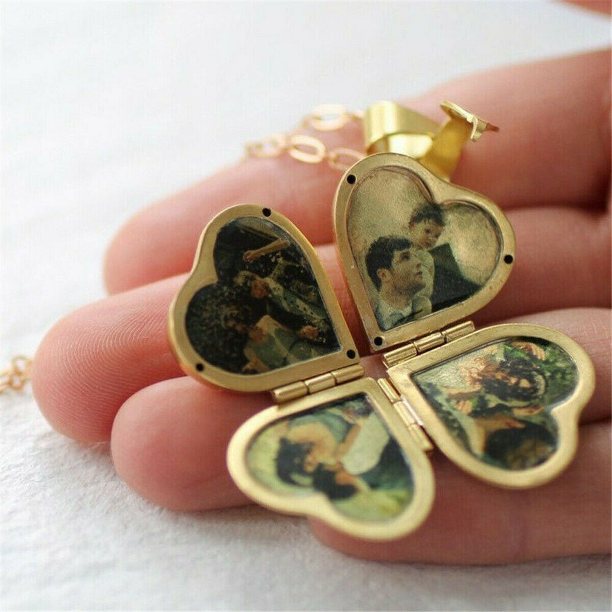 Vintage Heart-Shaped Photo Frame with Necklace Pendant