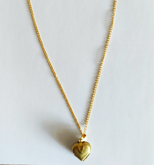 Vintage Heart-Shaped Photo Frame with Necklace Pendant